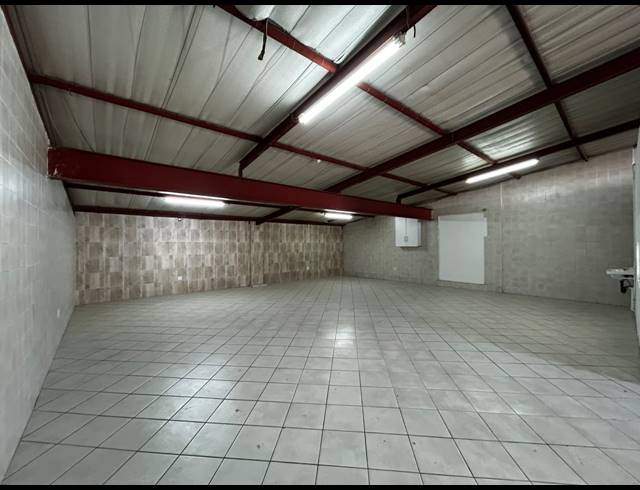 150M² WAREHOUSE TO LET IN WYNBERG
